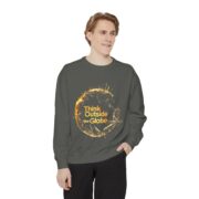 Think Outside the Globe, Sweatshirt - Image 2